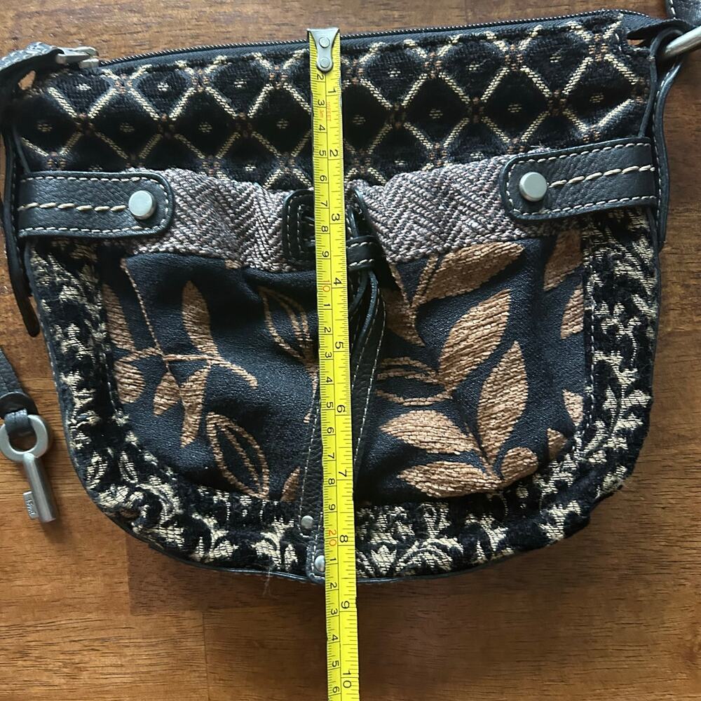 Vintage-Inspired Boho Floral Fossil Crossbody - Picture 6 of 14